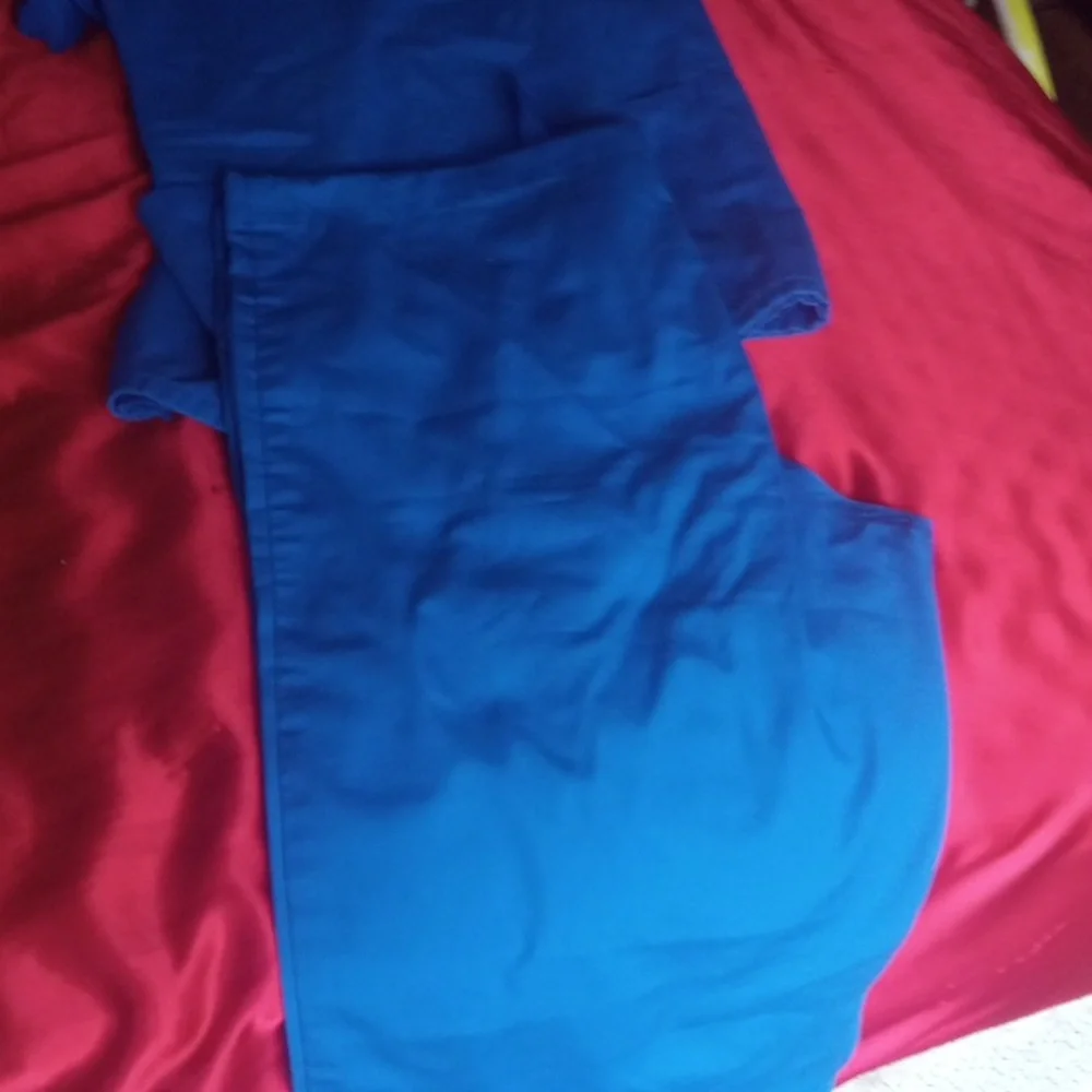 Scrubs - Picture 2 of 2